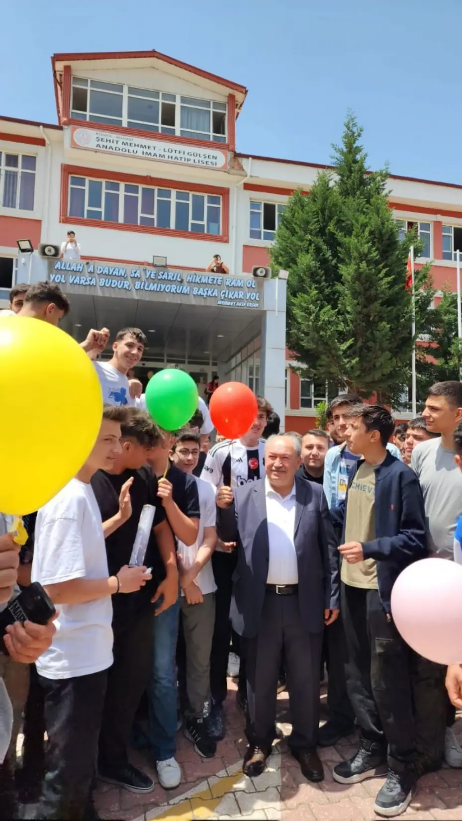 Tatlı Bir Veda: 40 Yıllık Eğitim Çınarı Emekliye Uğurlandı 