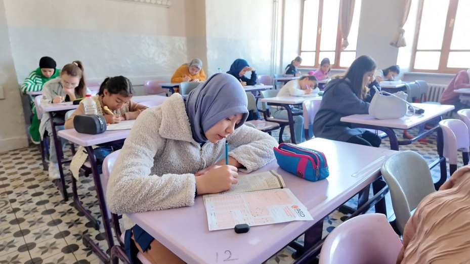 Kaybedeni Olmayan Ödüllü Sınava Binlerce Öğrenci Katıldı