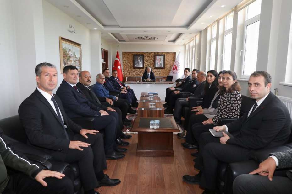 Vali İbrahim Akın, Ahırlı İlçesini Ziyaret Etti 