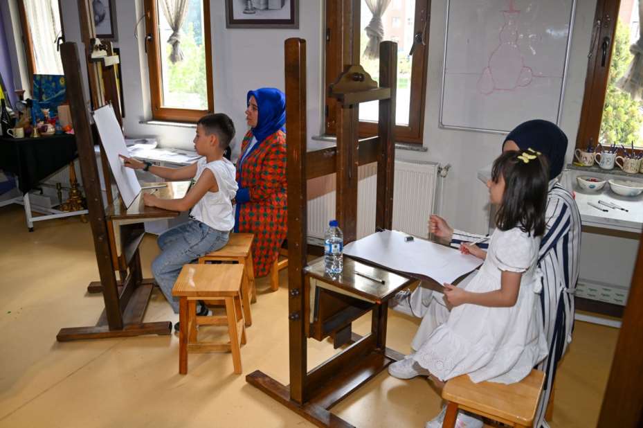 Selçuklu Sanat ve Tasarım Atölyesi, "Anneme süprizim var" Etkinliği Ev Yaptı