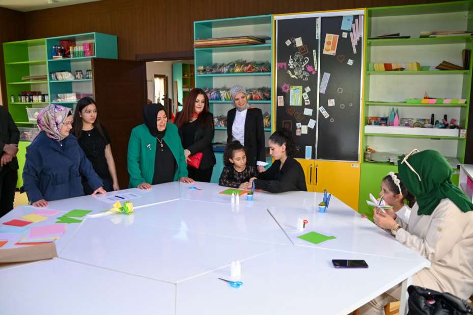 Selçuklu Sanat ve Tasarım Atölyesi, "Anneme süprizim var" Etkinliği Ev Yaptı