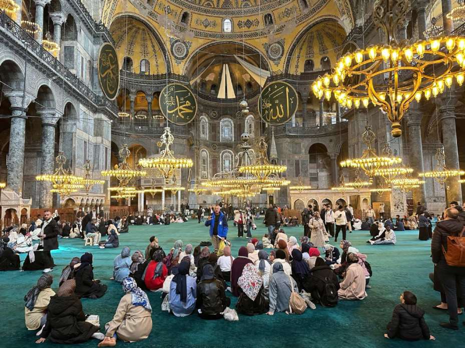 Başkan Altay YHT ile Günübirlik İstanbul Gezisine Katılan Öğrencilere Eşlik Etti