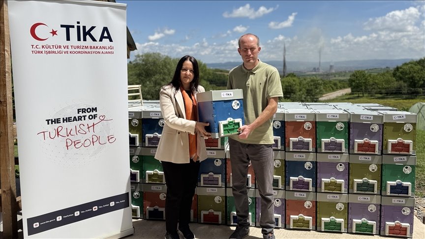 TİKA Kosova’da arıcılığa desteğini sürdürüyor: Ana arı üretim merkezleri kuruldu
