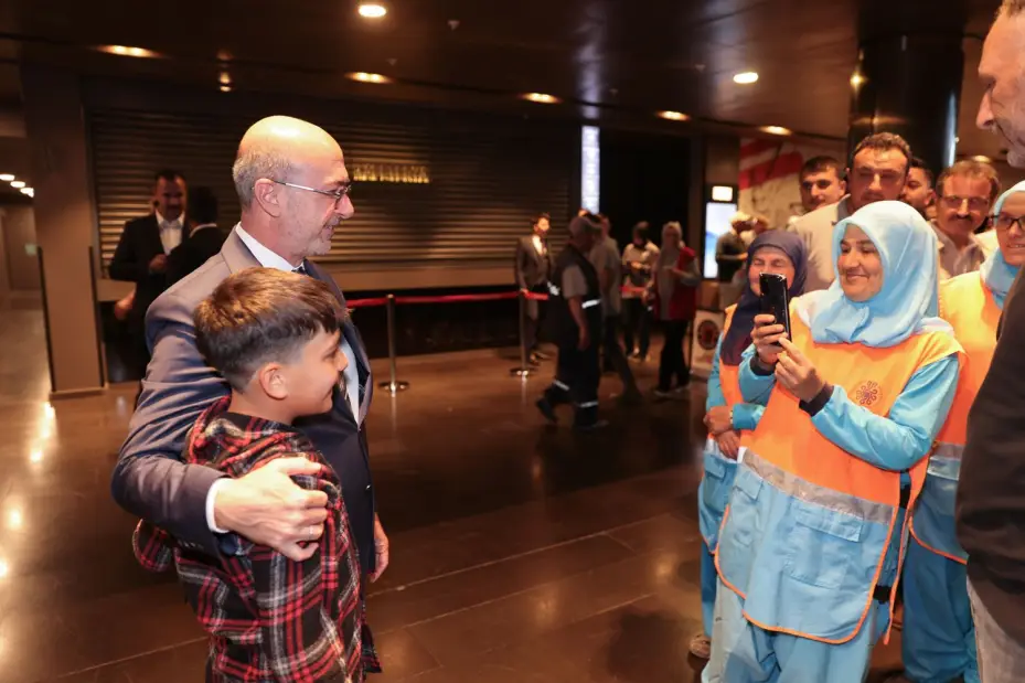 Başkan Pekyatırmacı belediye personeli ile bayramlaştı  