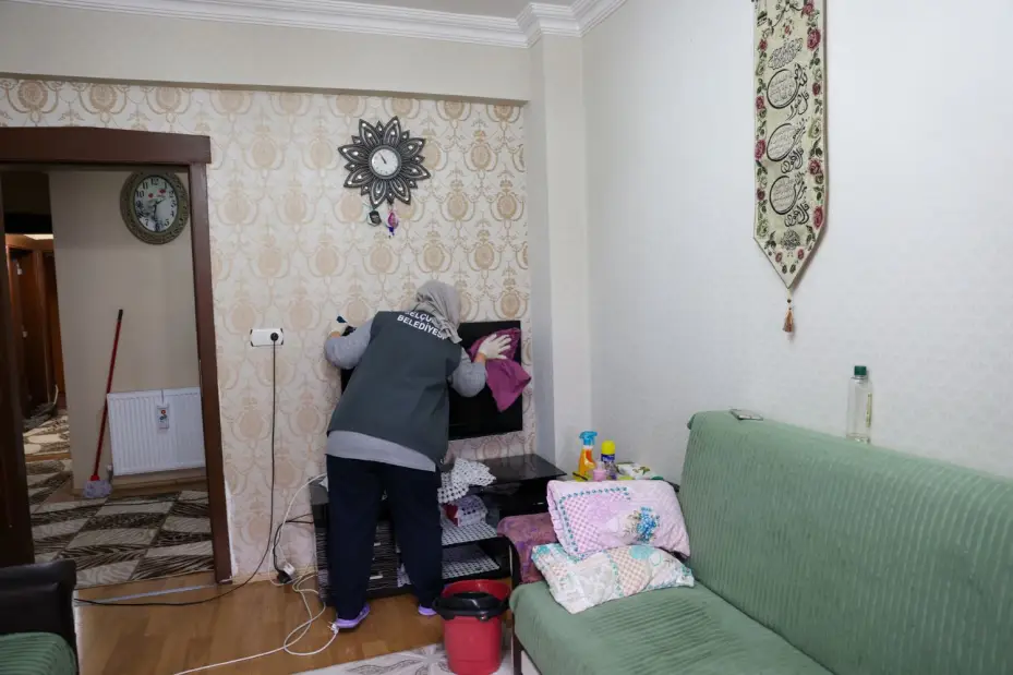 Evde Yaşlı Bakım Hizmeti Yüzlerde Tebessüm Olmayı Sürdürüyor