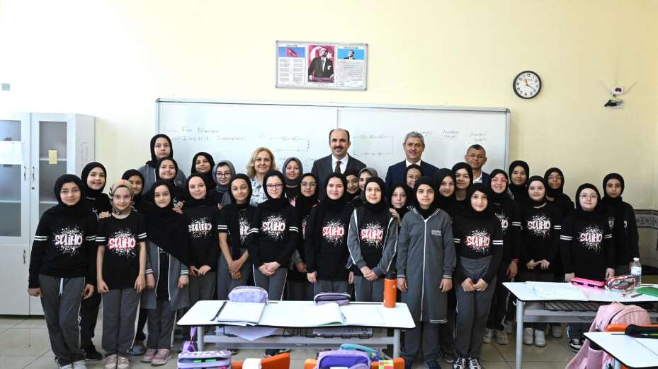 Başkan Altay 3 Farklı Okulda Öğrencilerle Buluştu