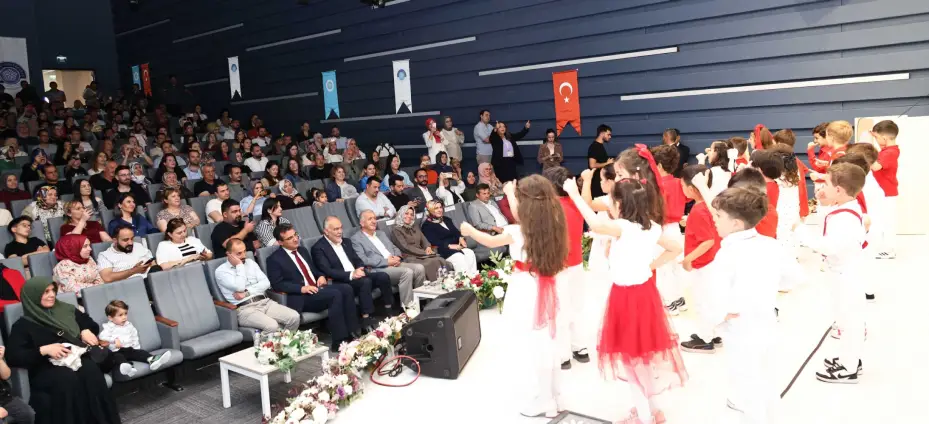 KOS Anaokulu'nda Mezuniyet Çoşkusu