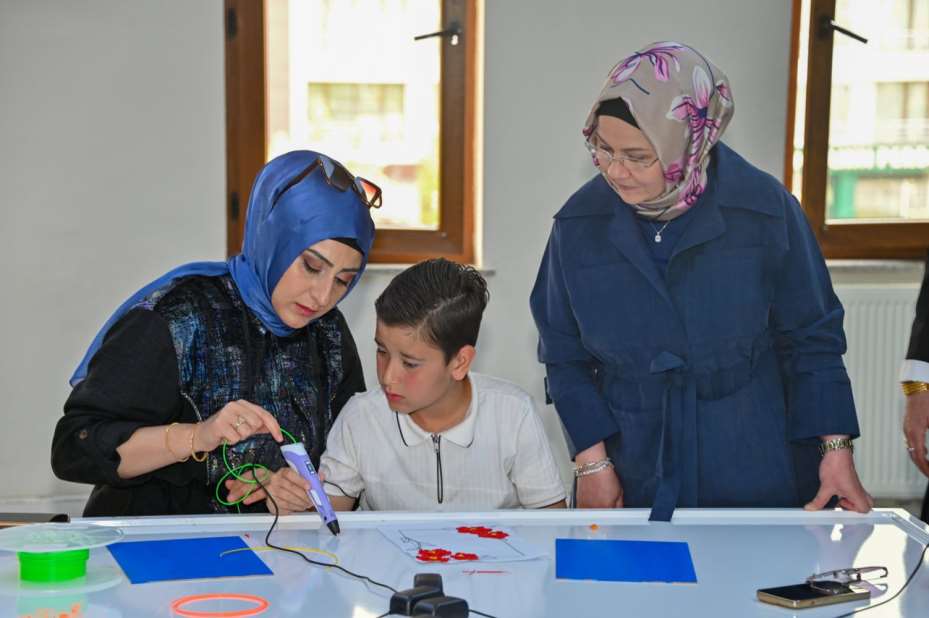 Selçuklu Sanat ve Tasarım Atölyesi, "Anneme süprizim var" Etkinliği Ev Yaptı