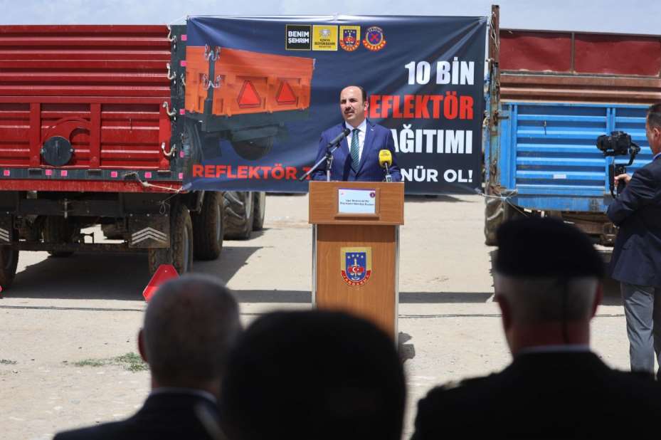 "Reflektör tak, görünür ol" Projesi ile Çiftçilere 10 bin Adet Reflektör Dağıtılacak