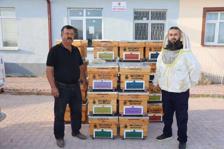 Arılı Kovan Desteği Projesi'nin 3.Yılında Üreticilerin Arı ve Kovanları Dağıtıldı