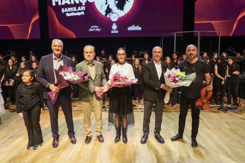 Selçuklu Belediyesi Sanat Akademisi Çocuk Korosu'ndan Barış Manço'ya Vefa Konseri