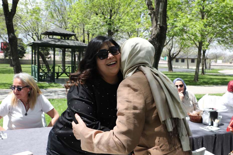 Karatay Belediyesi'nden Kadın Personele Anneler Günü Sürpizi