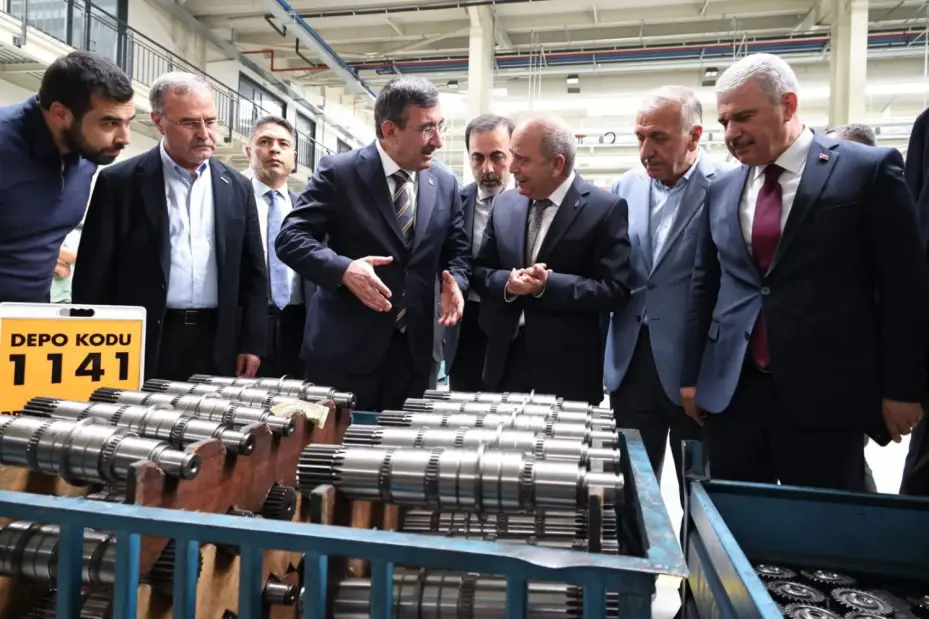 Cumhurbaşkanı Yardımcısı Cevdet Yılmaz, Kaçmazlar Firmasına Ziyarette Bulundu