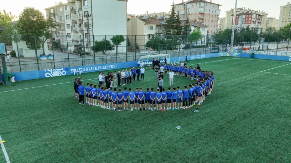 Konyasporlu Futbolculardan Selçuklu Belediyespor Kulübü U15 ve U17 Futbol Takımlarına Moral Ziyareti 