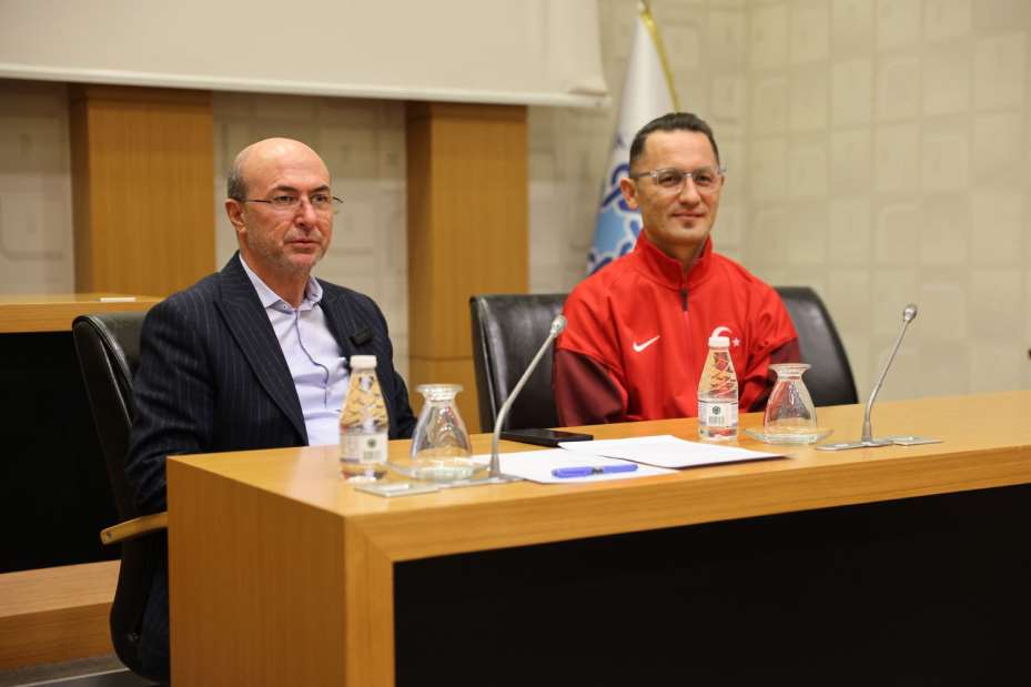 Başkan Pekyatırmacı Özel Sporcular Futsal Milli Takımı'nı Misafir Etti