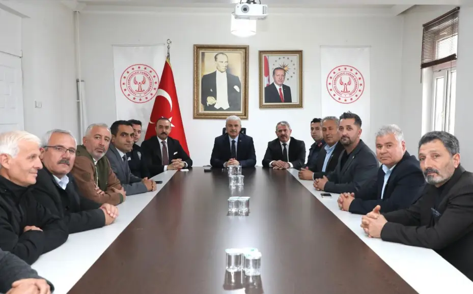 Vali İbrahim Akın, Yunak İlçesini Ziyaret Etti 