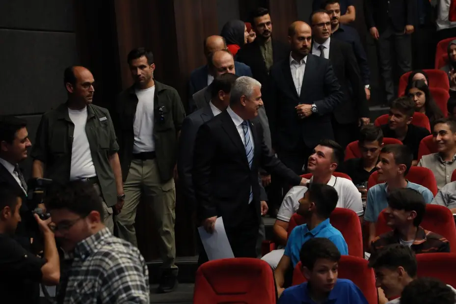 Konya Valisi İbrahim Akın Karataylı Gençlerle Buluştu