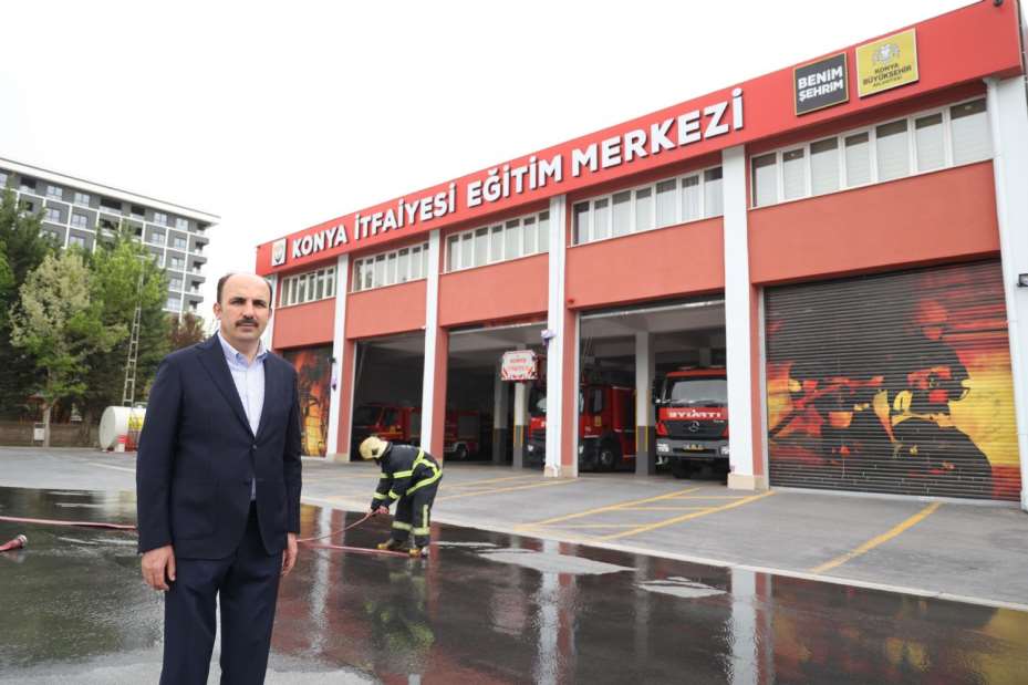 Başkan Altay "Gönüllü İtfaiyecilik" Eğitimi Alan Üniversite Öğrencileriyle Buluştu