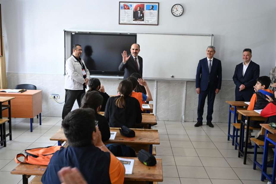 Başkan Altay 3 Farklı Okulda Öğrencilerle Buluştu