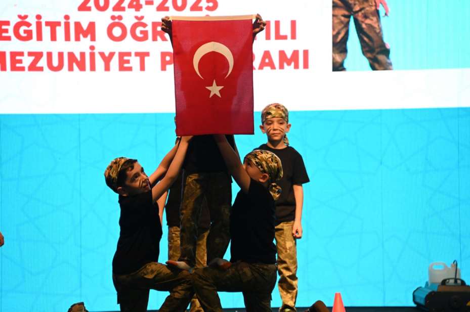 Hatice Hatun Külliyesi Çocuk Mektebi'nde Mezuniyet Heyecanı Yaşandı