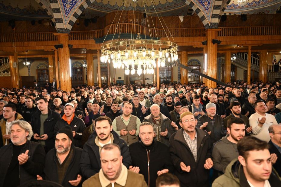 Vali Akın ve Başkan Altay Mescid-İ Aksa İmamı İkrime Sabri ile Birlikte Konyalıların Kandil Bereketine Ortak Oldu