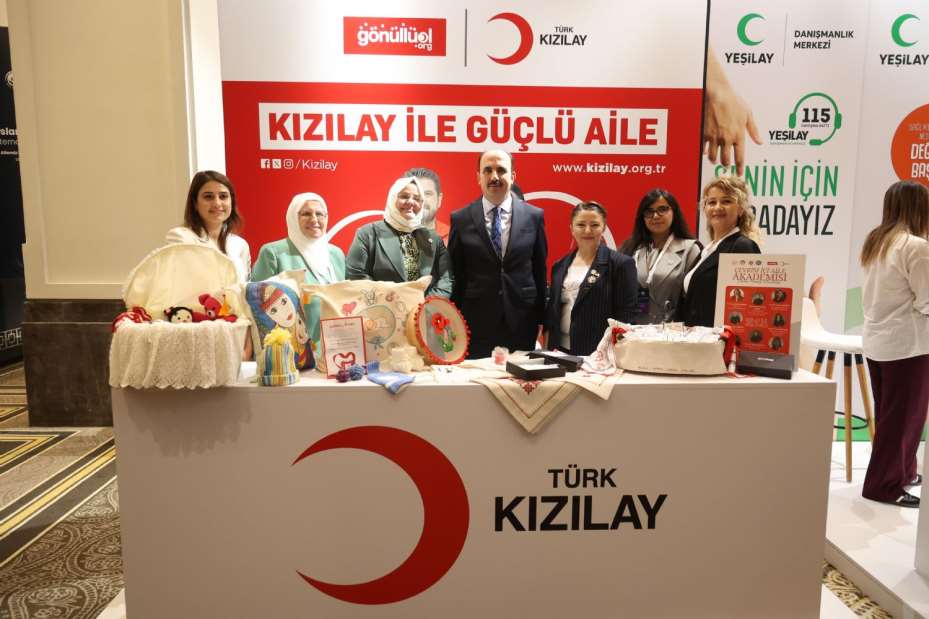 Başkan Altay Uluslararası Aile Forumu'nda Büyükşehir'in Aile Odaklı Çalışmalarını Anlattı