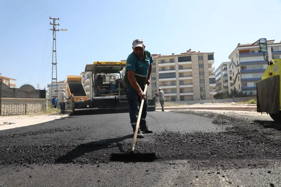 Erenler ve Mengene Mahallerleri'ne Sıcak Asfalt 