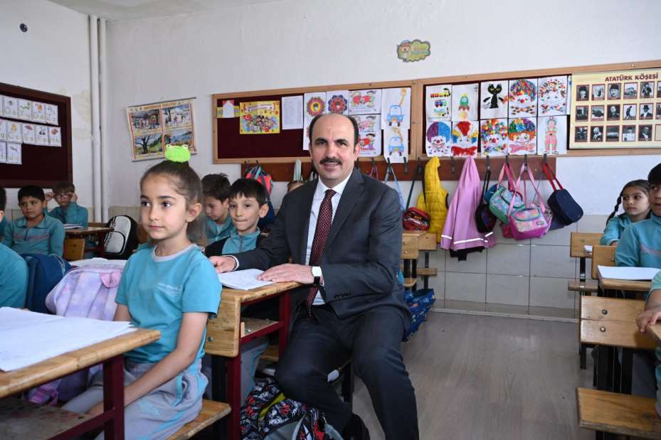Başkan Altay 3 Farklı Okulda Öğrencilerle Buluştu