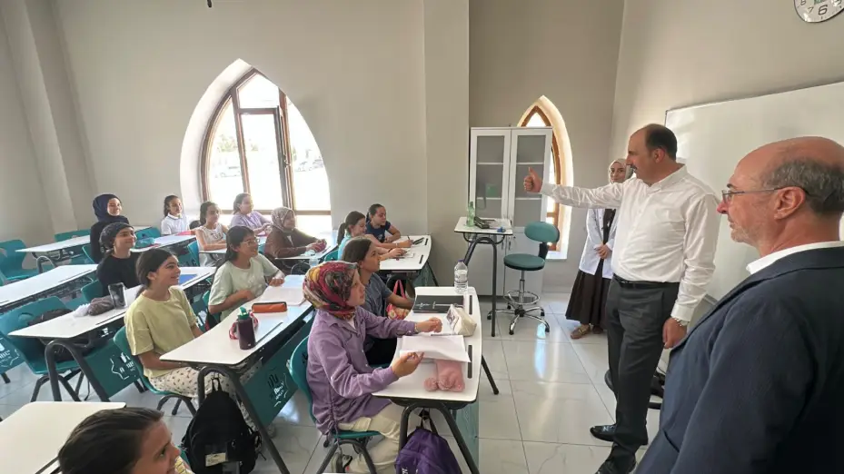 Başkan Altay ve Başkan Pekyatırmacı Bilgehane'de Yaz Etkinliklerine Katılan Öğrencilerle Buluştu