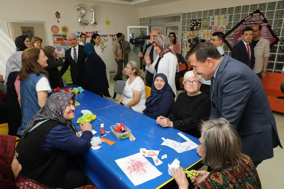 Vali Akın, Kaymakam Ayhan ve Kılca'dan Alzheimer Gündüz Yaşam Merkezi'ne Ziyaret