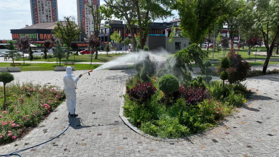 Selçuklu'da Yeşil Alanların İlaçma Çalışmaları Devam Ediyor