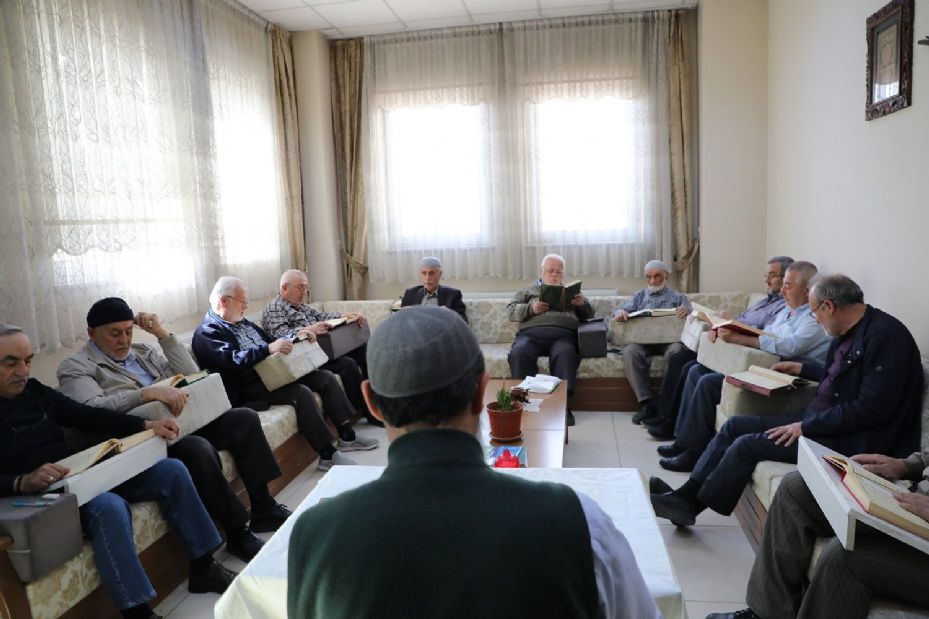 Karatay Emekli Konaklarında Ramazan'a Özel Kur'an Dersi