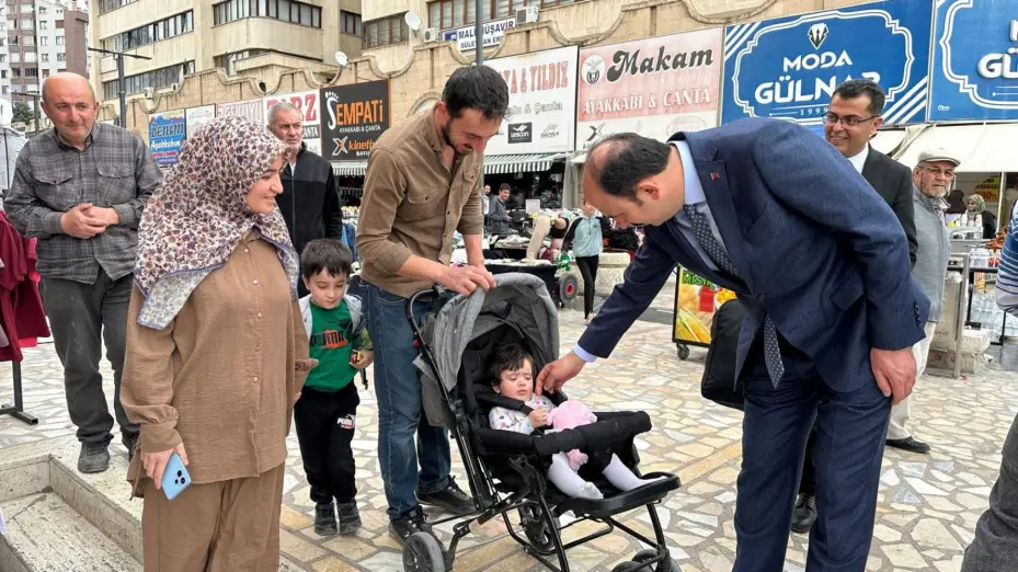 Başkan Altay Esnafların ve Konyalıların Bayram Heyecanına Ortak Oldu
