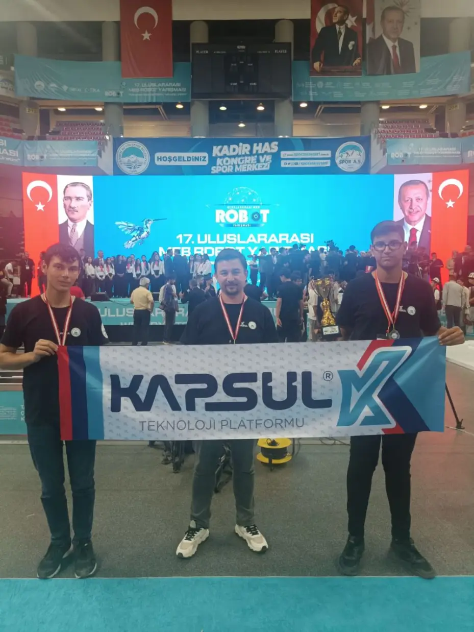 Kapsül Teknoloji Platformu'ndan MEB Robot Yarışması'nda 6 Derece Birden