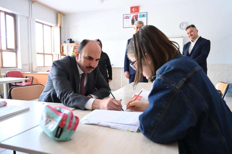 Başkan Altay 3 Farklı Okulda Öğrencilerle Buluştu