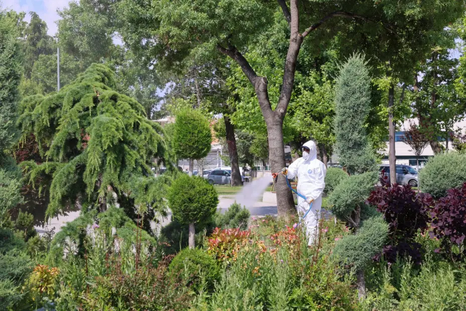 Selçuklu'da Yeşil Alanların İlaçma Çalışmaları Devam Ediyor