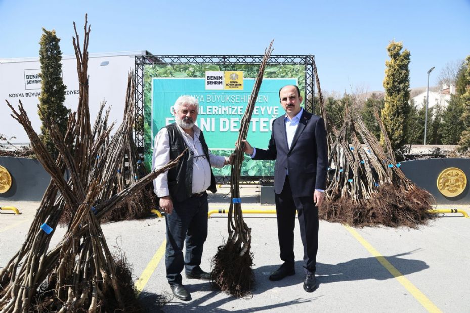 Konya Büyükşehir Tarımsal Kalkınma İçin Bu Sezon 72 bin Meyve Fidanı Dağıtıyor