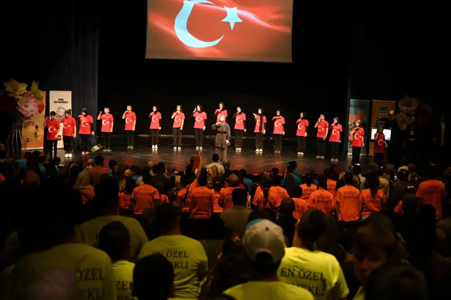 Özel Gençler Yaz Okulunu Çoşkulu Şekilde Tamamladı