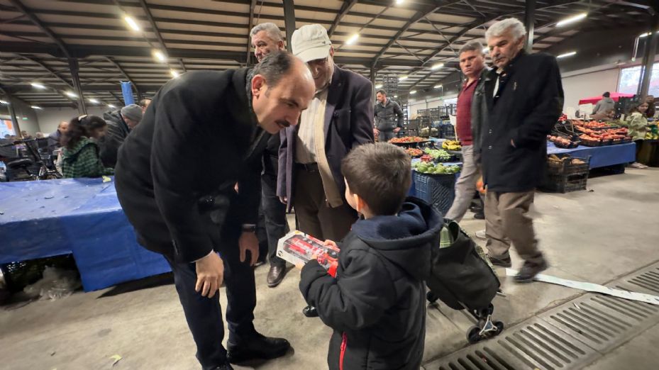 Başkan Altay İftar Öncesi Büyük Sinan Semt Pazarı'nı Ziyaret Etti