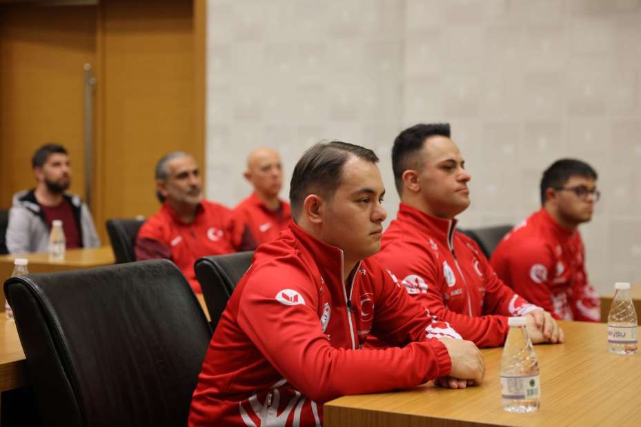 Başkan Pekyatırmacı Özel Sporcular Futsal Milli Takımı'nı Misafir Etti