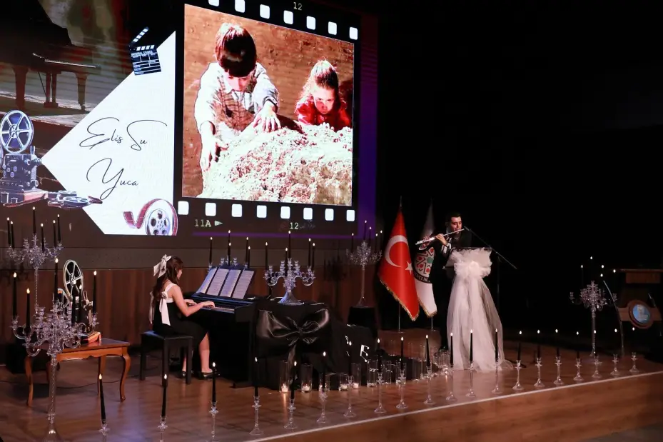 "Dizi Müzikleri Piyano Konseri" Sanatseverleri Büyüledi