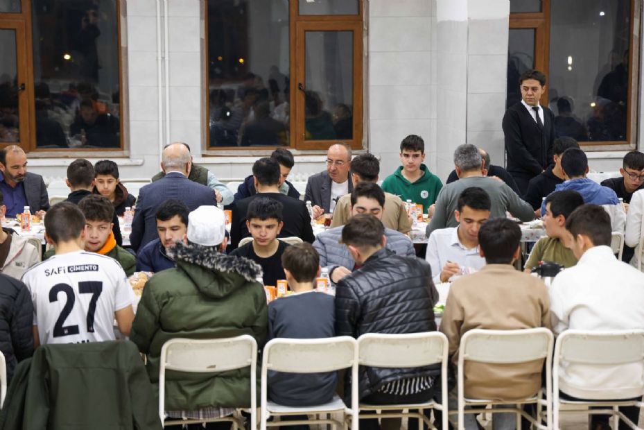 Başkan Kavuş, Hafızlık Öğrencileriyle Sahur Yaptı