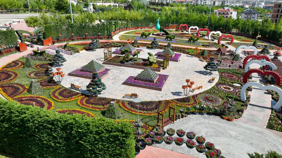 Turizmin Gözdesi Selçuklu Çicek Bahçesi Ziyaretçilerini Bekliyor