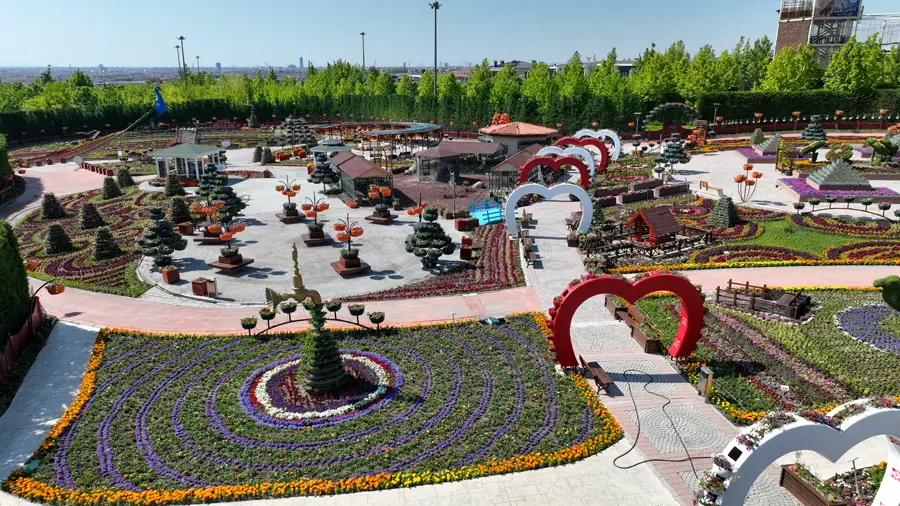 Turizmin Gözdesi Selçuklu Çicek Bahçesi Ziyaretçilerini Bekliyor