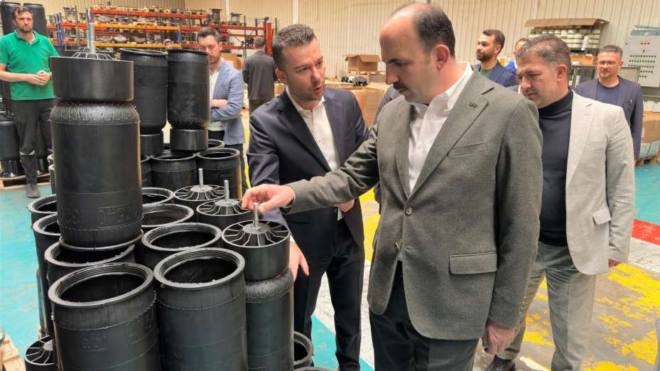 Başkan Altay Bilim Merkezi'nde Öğrencileri, Organize Sanayi'de Çalışanları Zyaret Etti