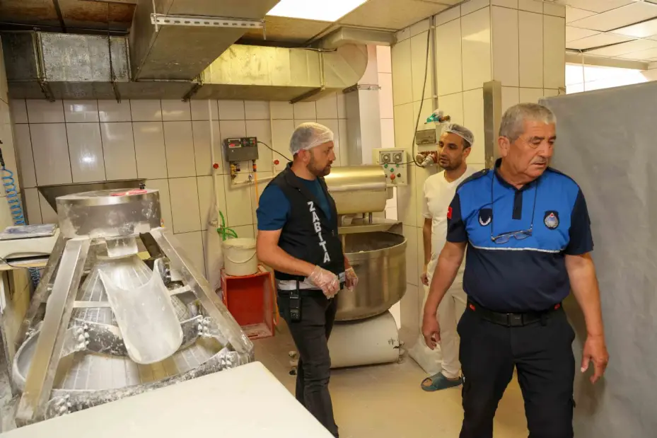 Meram Zabıtasından Pazar ve Marketlere Sıkı Takip 