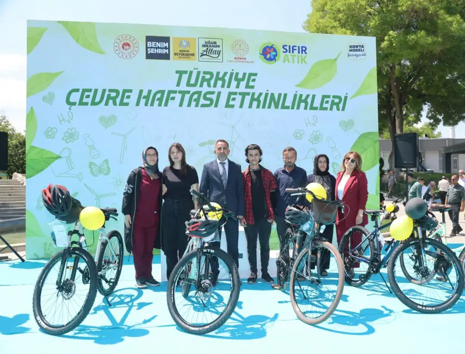 Konya Büyükşehir'in Çevre Yarışmalarında Dereceye Giren Öğrencilere Ödülleri Verildi