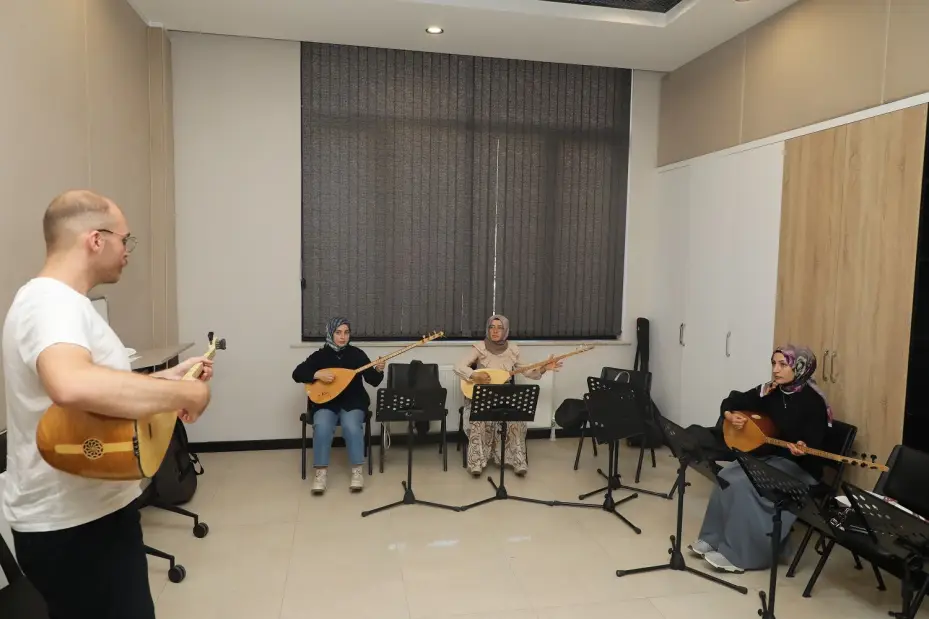 Karataylı Gençler Yazı Dolu Dolu Geçiriyor
