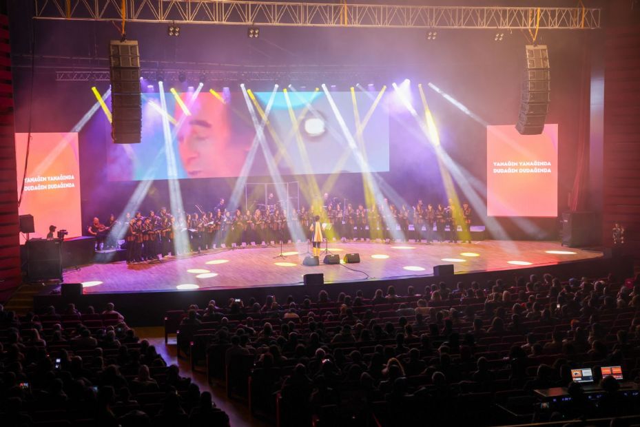 Selçuklu Belediyesi Sanat Akademisi Genç Korosu Erkin Koray Şarkılarıyla Unutulmaz Bir Gece Yaşattı