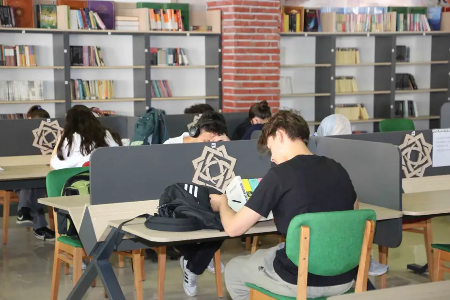 Sınav Maratonunun Son Virajında; Meram Kütüphaneleri Öğrencilerle Dolup Taşıyor